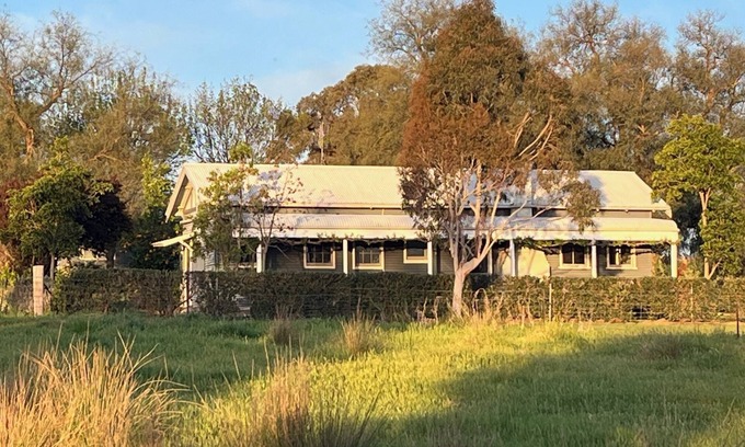 Canowindra Cottage | Chaffcutters Cottage - Pet friendly cottage in idyllic rural setting.