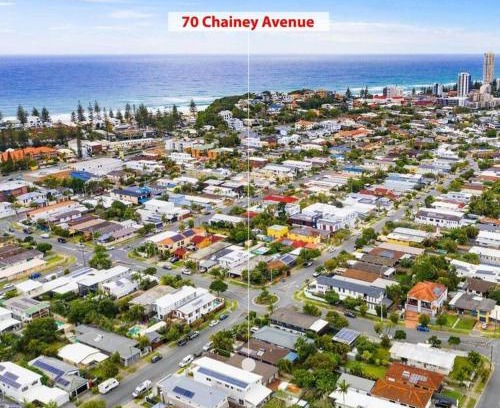 Miami House | Chainey Avenue - Hosted by Burleigh Letting
