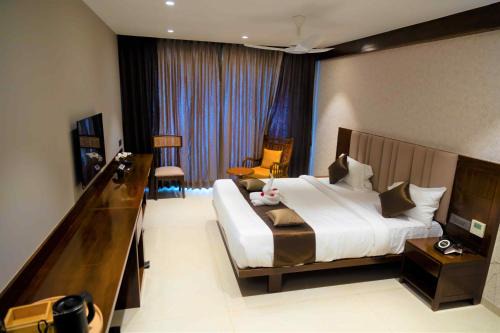 KK Nagar Hotel | Chakkra Grand