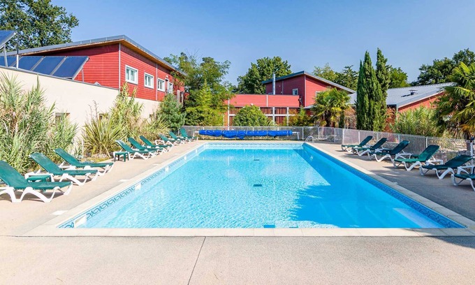 Chaveignes Ski Chalet | Chalet Dans Le Val de Loire | Accès Piscine + Espace Bien-Être