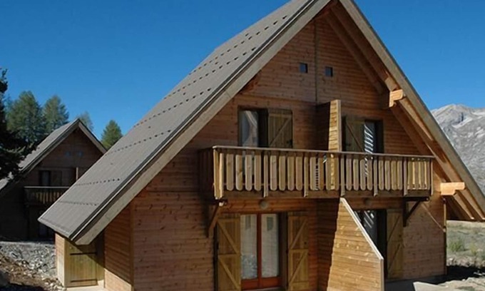 La Joue du Loup Ski Chalet | Chalet, 150m from resort center, view mountain, fitness, swimming pool, terrace, parking, tv