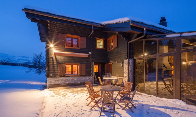Saint-Pierre-de-Clages Ski Chalet | Châlet, 17-20 people, near town center and ski slopes