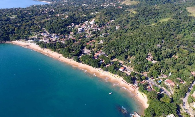 Veloso House | Chalet 2 a 80 mt. from the beach of Curral in Ilhabela. Magnificent view of the sea !