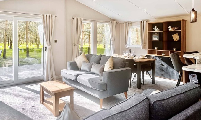Pershore Ski Chalet | Chalet ∙ 2 bedrooms ∙ 4 guests