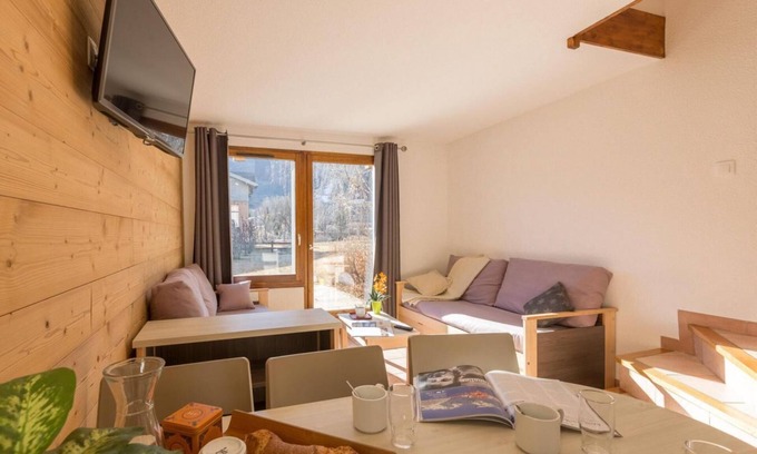 La Salle-les-Alpes Ski Chalet | Chalet, 300m from ski slopes, view mountain, terrace, parking, tv, 47m², Serre Chevalier