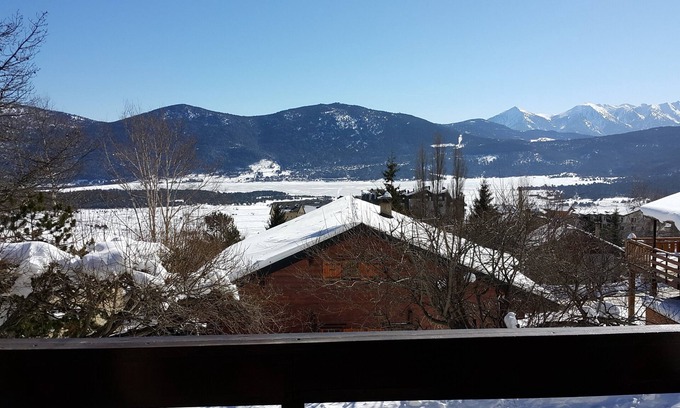 Les Angles Ski Chalet | Chalet 4-7 people overlooking the lake