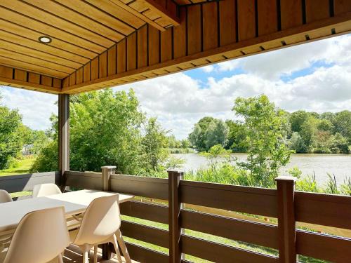 Sint Maarten Ski Chalet | Chalet 503a op Recreatiepark De Wielen