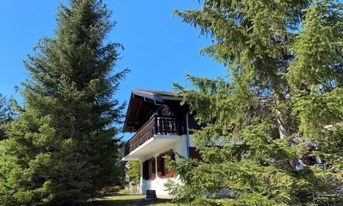 Anzere Ski Chalet | Chalet (6 pers.) with 3 bedrooms, each with 2 single beds. Living room, dining room with TV, firepla