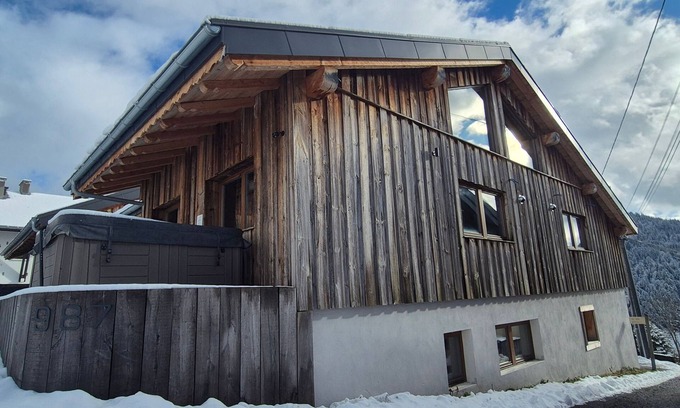 Les Gets Ski Chalet | Chalet Abeille, quality chalet, minutes to Les gets -Sleeps 12