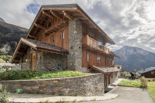 Champagny-en-Vanoise Apartment | Chalet Alpin Luxe, Jacuzzi, Vue