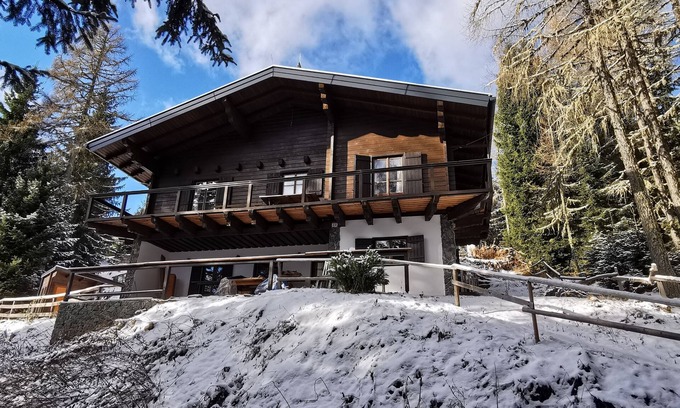 Albeck Apartment | Chalet Alpl: cozy vacation apartment in the ski area with sauna, whirlpool tub & fireplace