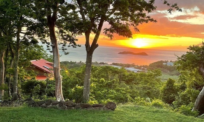 Malendure Ski Chalet | Chalet AYOUNAKA at sunset, panoramic view of the Caribbean Sea
