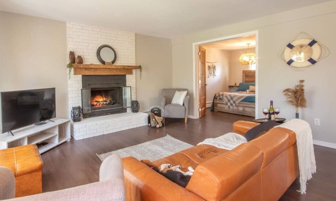 Asbestos Ski Chalet | Chalet BIA Foyer & Spa