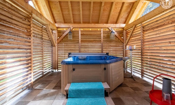 Saint-Christophe-la-Grotte House | CHALET BIEN-êTRE MARMOTTE