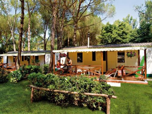 Baia Domizia Ski Chalet | Chalet by the Sea & Shade