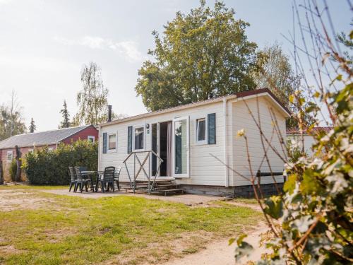 Leuken Ski Chalet | Chalet by the Water in Leukermeer