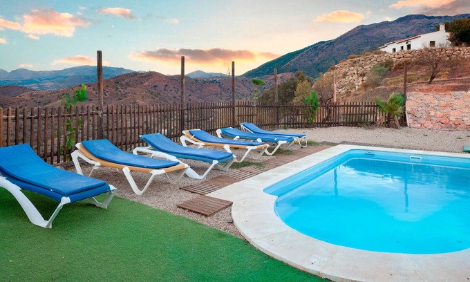 Canillas de Aceituno House | Chalet "Casa la viña de la tireta" with Lake View, Pool, Wi-Fi, Garden & Terrace
