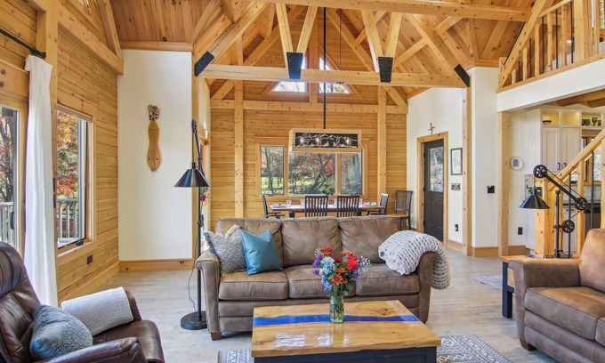 Fairview House | Chalet Cedar Log Home: WiFi, Electric, Water, Hot Tub, Firepit, Near Asheville