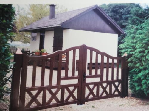 Pagny-la-Ville Ski Chalet | Chalet "chez Sara" au bord du canal
