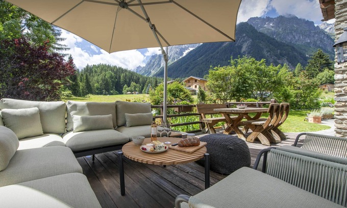 Saleinaz Ski Chalet | Chalet Cinq Moutons - Swiss mountain stay 14p, spa & nature - OVO Network