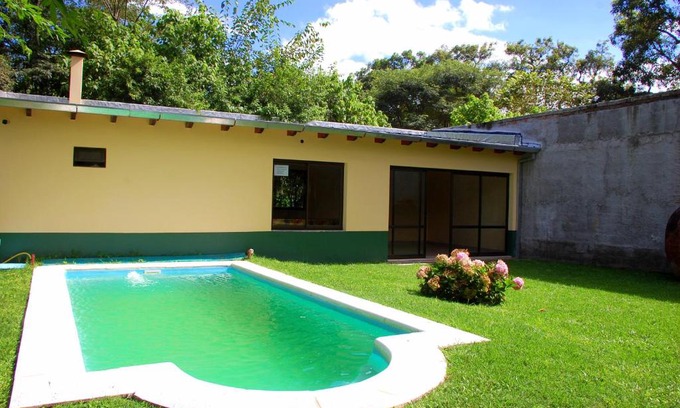 Villa San Lorenzo House | Chalet con Pileta para 6 personas, en Salta