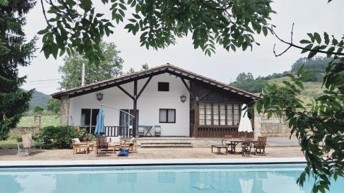 San Pelayo House | Chalet con piscina en Peón "Los Tres Robles"