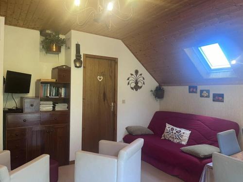 Cauterets Apartment | Chalet confortable à Cauterets avec parking et balcon - FR-1-812-10