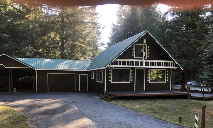 Enumclaw Ski Chalet | Chalet Crystal: Greenwater, WA 15-20 min to Crystal Mountain Ski area.