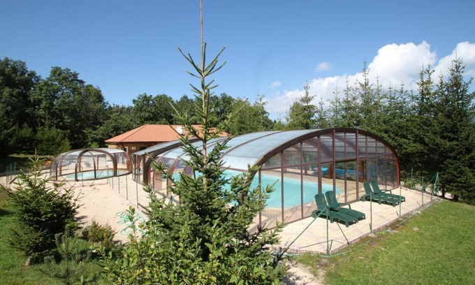 Blavignac Ski Chalet | Chalet "Dahlia Pour 12 Prix Weekend" with Mountain View, Shared Pool & Wi-Fi