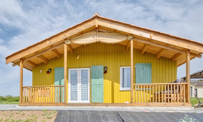 Thenac Ski Chalet | Chalet 'De Campagne En Dordogne' with Private Terrace