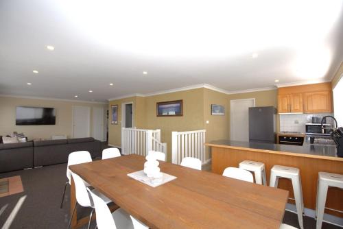 Jindabyne House | Chalet De Neige 2 9 Jillamatong Street