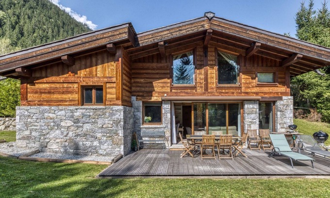 Les Tines Ski Chalet | Chalet Entre Nous: charming three bedroom chalet in an idyllic location