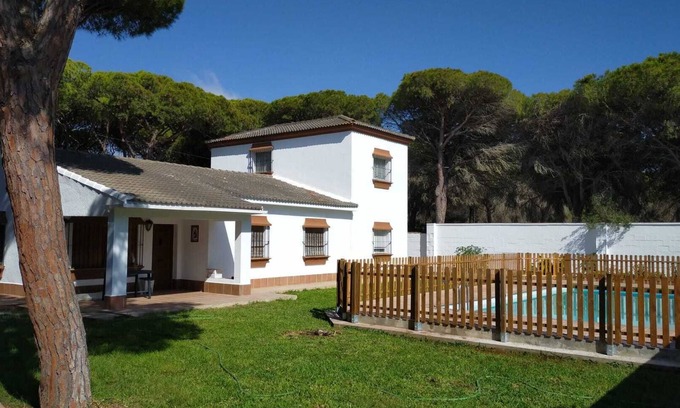 Chiclana de la Frontera Ski Chalet | Chalet with space for 10 people within walking distance of the beach