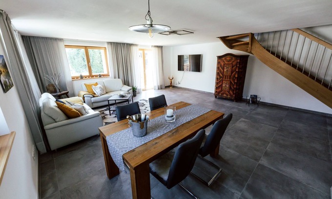 Sonnenbichl Ski Chalet | Chalet 'Falkenstein' with Mountain View, Private Terrace and Wi-Fi
