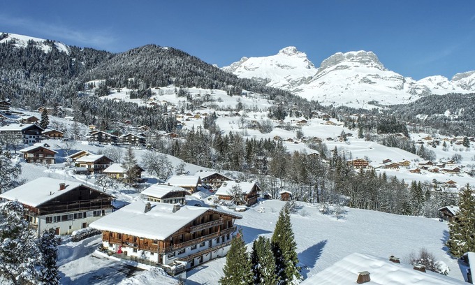 Cordon Ski Chalet | Chalet facing Mont Blanc for 45 people ideal for large groups