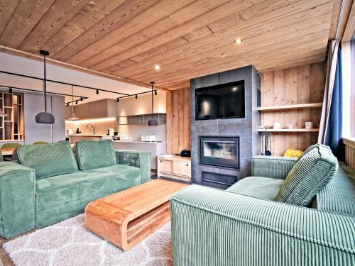 Les Bruyeres Apartment | Chalet familial 12 pers avec jacuzzi et ski-in/ski-out - FR-1-613B-40