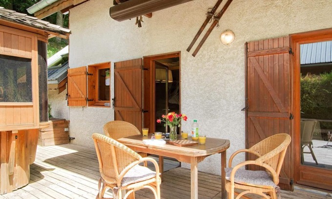 Venosc Ski Chalet | Chalet, fitness, sauna, terrace, balcony, fireplace or stove, tv, 130m², Les 2 Alpes