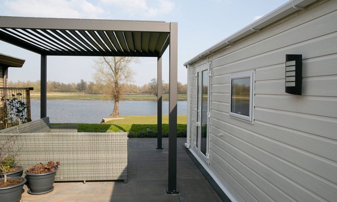 Terwolde House | Chalet for 4 people, located on the water