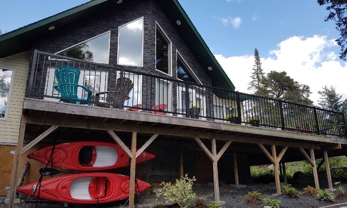 Kenora Cabin | Chalet for summer stays~ Next To Rushing River Park, Kenora ~ Includes Kayaks!