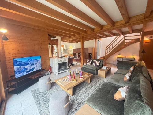 Saint-Michel-de-Maurienne Ski Chalet | Chalet 6 Pers-Prox Cols-Vue Vallée-Jardin-BBQ