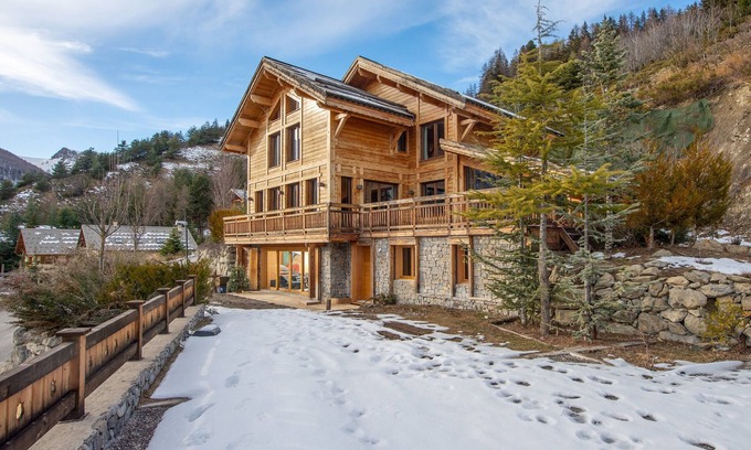Saint-Etienne-de-Tinee House | Chalet Gemme - Magnifique chalet, piscine & sauna