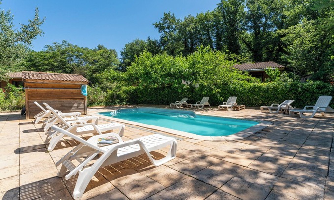 Mirabel-aux-Baronnies Ski Chalet | Chalet 'Gite Lavande' with Shared Pool, Private Terrace and Wi-Fi