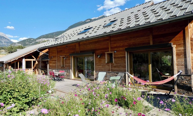 Guillestre House | Chalet house facing nature