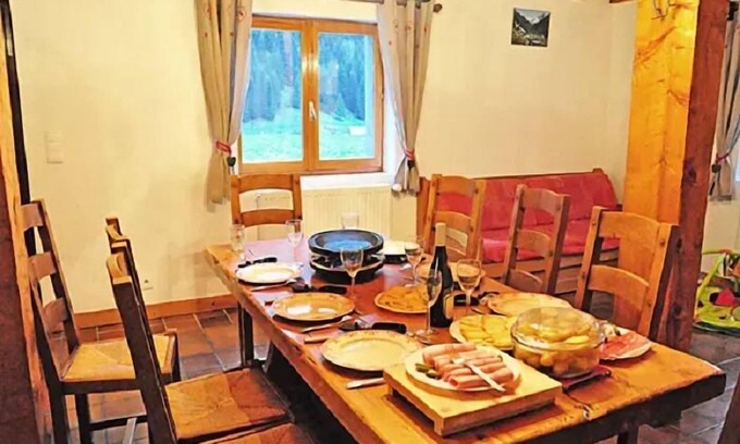 Champagny-en-Vanoise Ski Chalet | Chalet in the Heart of La Vanoise - 4 Room Chalet 7 People