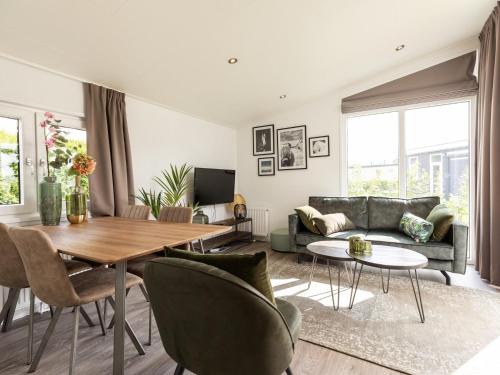 Lathum Ski Chalet | Chalet in Gelderland with Spacious Garden
