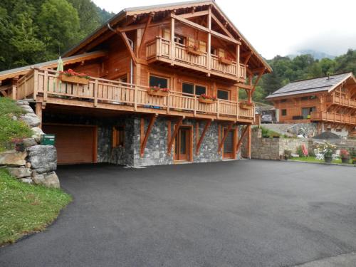 Saint-Etienne-de-Tinee Apartment | CHALET INDIVIDUEL TRES ENSOLEILLE AU CALME VUE IMPRENABLE