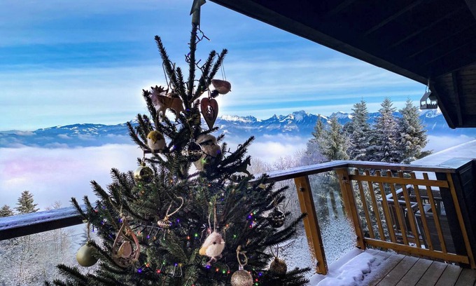Thollon-les-Memises Ski Chalet | Chalet 'Insolite, Vue Exceptionnelle' with Lake View, Shared Pool and Wi-Fi