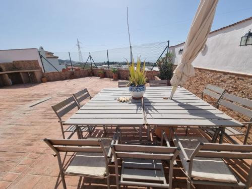 Torrox Costa House | CHALET ISLA IBIZA - CASA ADOSADA 5 DORMITORIOS CON TERRAZA by Hi Nerja Real Estate