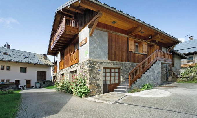 Albiez-le-Vieux House | Chalet 'La Grange Villard' with Mountain View, Balcony and Wi-Fi