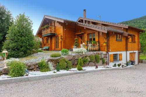 Le Menil Ski Chalet | Chalet La Revoyotte
